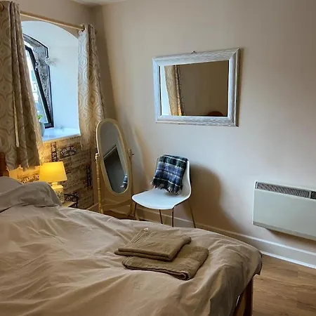 City Centre Apt With Balcony Great Location & Neighborhood Apartment *
