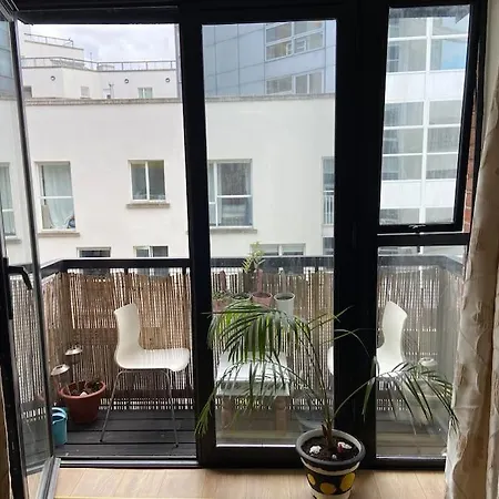 City Centre Apt With Balcony Great Location & Neighborhood Apartment Dublin