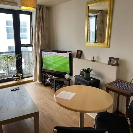 Apartment City Centre Apt With Balcony Great Location & Neighborhood *