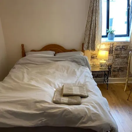 City Centre Apt With Balcony Great Location & Neighborhood Apartment *