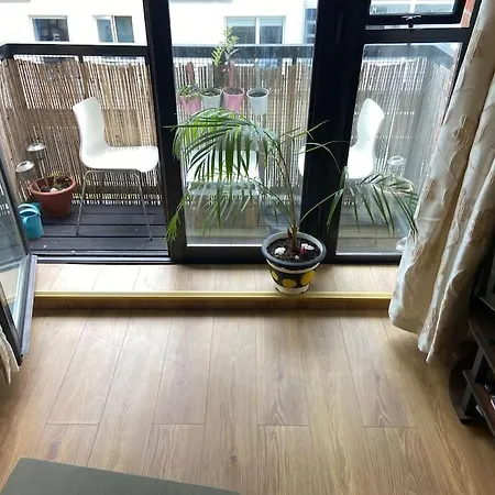 Apartment City Centre Apt With Balcony Great Location & Neighborhood *