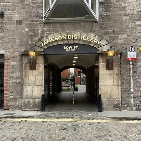 City Centre Apt With Balcony Great Location & Neighborhood * Dublin