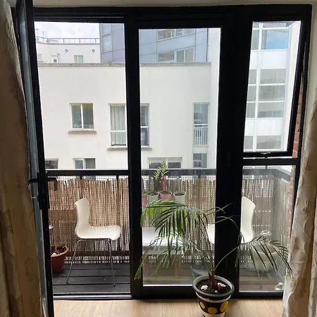 Apartment City Centre Apt With Balcony Great Location & Neighborhood